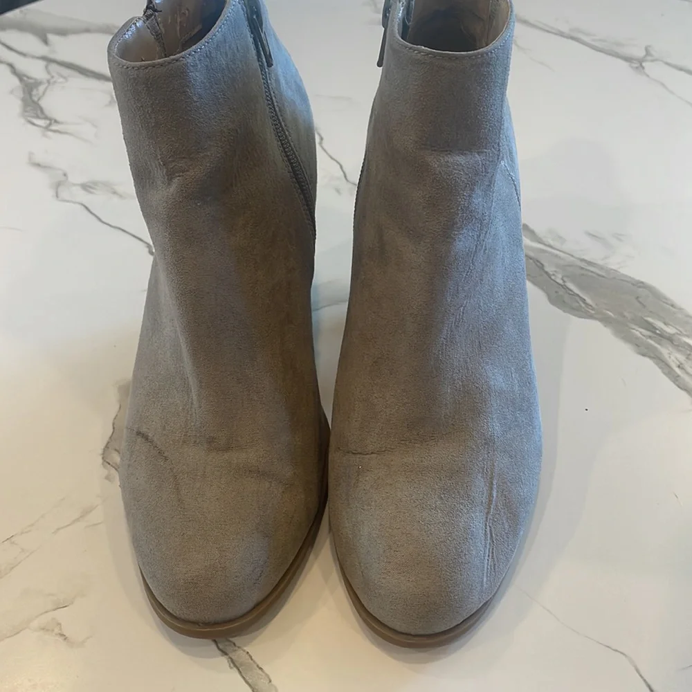 Banana Republic Ankle booties, size 7, Taupe, Tan, Chunky 4 inch heel - Picture 14 of 15